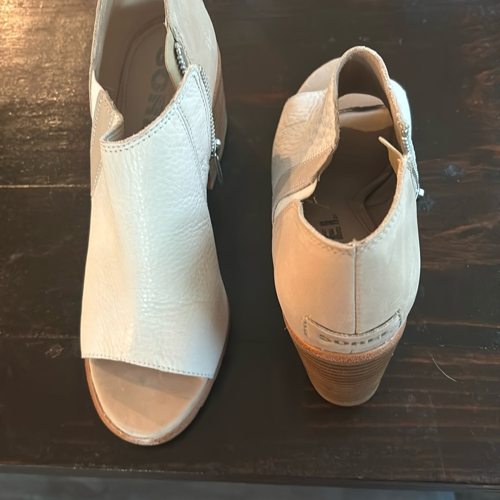 shoe boots , barely worn, white and beige, chunky heel